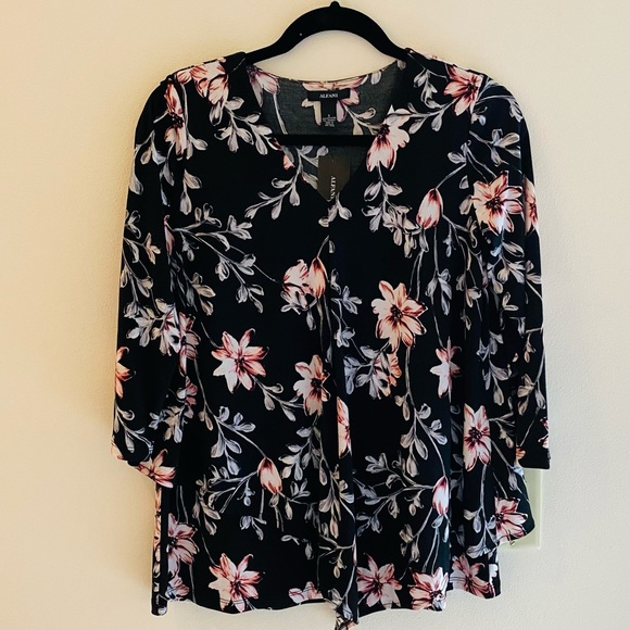 Alfani Tops - *Alfani size small floral top NWT